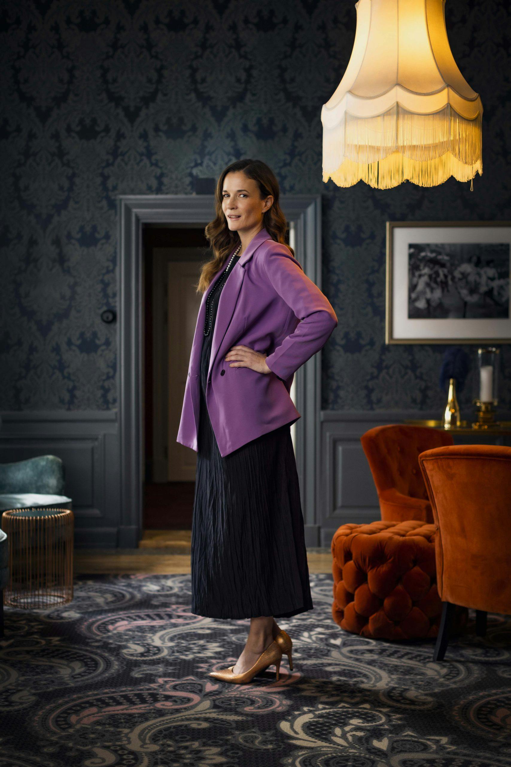 Blazeren skaper en silhuett fargerik blazer